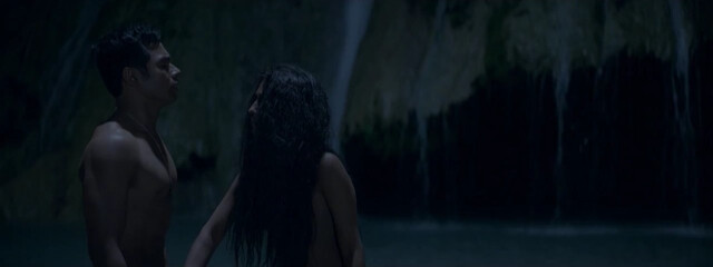 Solenn Heussaff nude – Misterio de la Noche (2019)