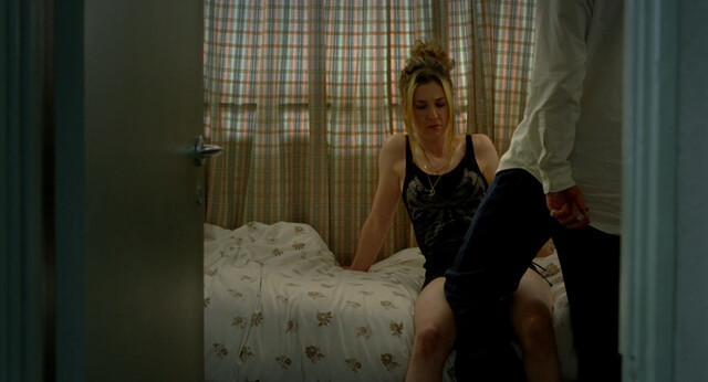 Sally Hawkins nude, Helen Coker sexy – All or Nothing (2002)