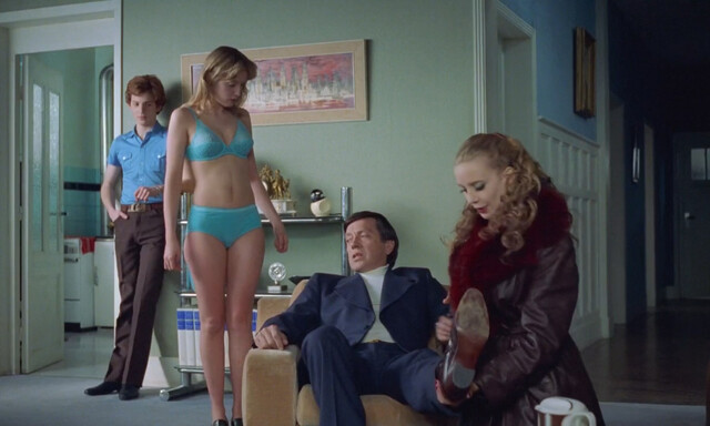 Ludivine Sagnier nude, Anna Levine sexy – Water Drops on Burning Rocks (Gouttes d'eau sur pierres brulantes) (2000)