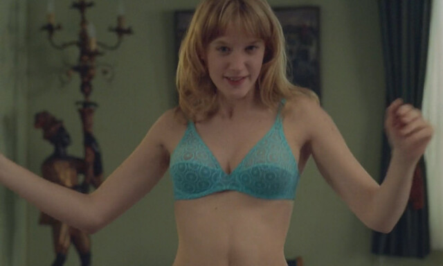 Ludivine Sagnier nude, Anna Levine sexy – Water Drops on Burning Rocks (Gouttes d'eau sur pierres brulantes) (2000)