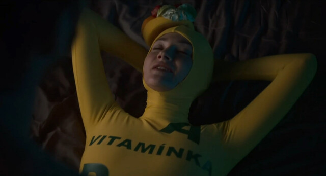 Jana Kolesarova nude, Martina Hekerova nude, Alexis Crystal nude, Sarka Markupova nude – Prvok, Sampon, Tecka a Karel (2021)