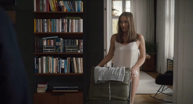 Jana Kolesarova nude, Martina Hekerova nude, Alexis Crystal nude, Sarka Markupova nude – Prvok, Sampon, Tecka a Karel (2021)