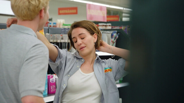 Nura Habib Omer sexy, Marie Bloching sexy – Die Discounter s01 (2021)