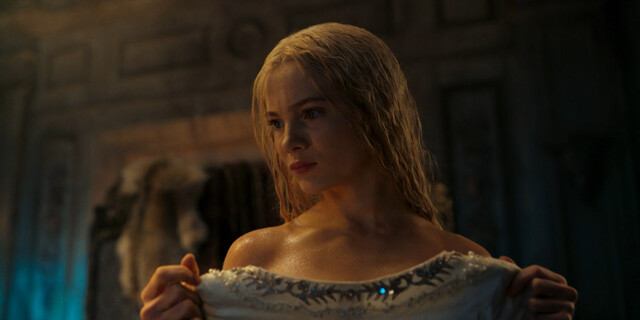 Freya Allan sexy, Agnes Born nude, Anya Chalotra sexy – The Witcher s02e01e03 (2021)