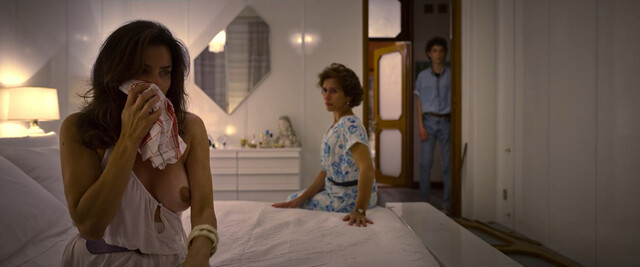 Luisa Ranieri nude, Cristiana Dell'Anna sexy, Sofya Gershevich sexy – The Hand of God (E stata la mano di Dio) (2021)