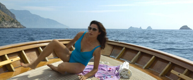 Luisa Ranieri nude, Cristiana Dell'Anna sexy, Sofya Gershevich sexy – The Hand of God (E stata la mano di Dio) (2021)