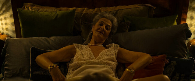 Luisa Ranieri nude, Cristiana Dell'Anna sexy, Sofya Gershevich sexy – The Hand of God (E stata la mano di Dio) (2021)