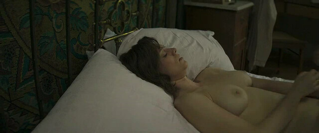 Magdalena Boczarska nude, Justyna Wasilewska nude – Sztuka Kochania-Historia Michaliny Wislockiej (2017) #2