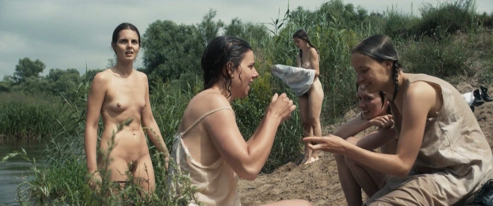 Agata Turko nude, Anna Szymanczyk nude, Maria Sobocinska nude– Wesele (2021)
