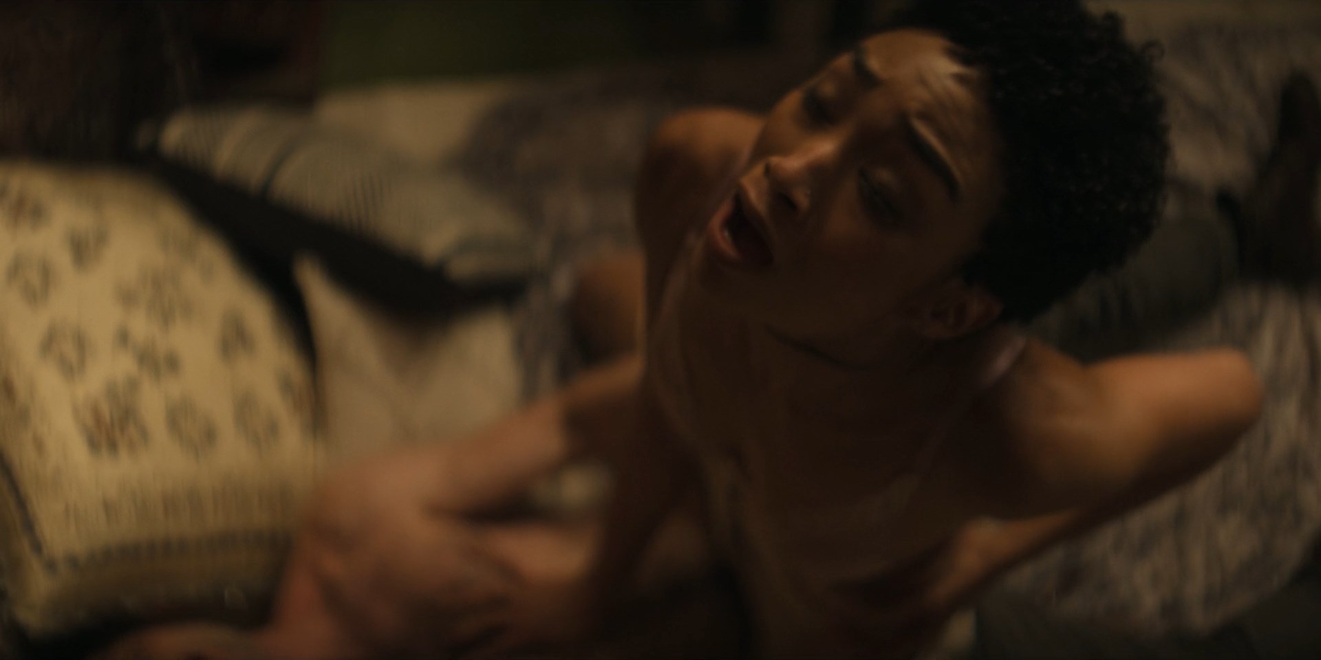 Victoria Pedretti sexy, Tati Gabrielle sexy, Shalita Grant sexy – YOU s03e01-08 (2021)