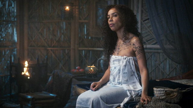 Rosamund Pike sexy, Sophie Okonedo sexy – The Wheel of Time s01e06 (2021)