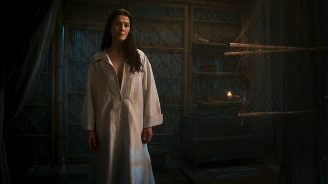 Rosamund Pike sexy, Sophie Okonedo sexy – The Wheel of Time s01e06 (2021)