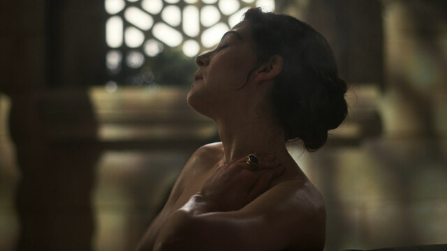 Rosamund Pike sexy, Sophie Okonedo sexy – The Wheel of Time s01e06 (2021)