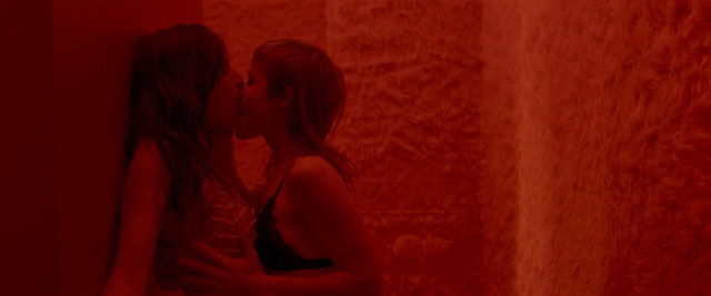 Melanie Olivares sexy, Maria Leon sexy, Aixa Villagran nude, Gisela Arnao nude, Pilar Castro sexy – More the Merrier (Donde caben dos) (2021)