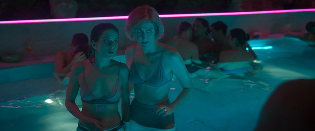 Melanie Olivares sexy, Maria Leon sexy, Aixa Villagran nude, Gisela Arnao nude, Pilar Castro sexy – More the Merrier (Donde caben dos) (2021)