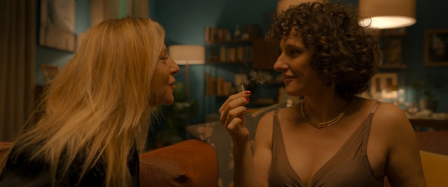 Melanie Olivares sexy, Maria Leon sexy, Aixa Villagran nude, Gisela Arnao nude, Pilar Castro sexy – More the Merrier (Donde caben dos) (2021)