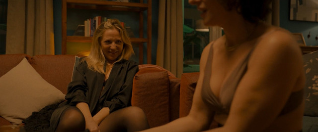 Melanie Olivares sexy, Maria Leon sexy, Aixa Villagran nude, Gisela Arnao nude, Pilar Castro sexy – More the Merrier (Donde caben dos) (2021)