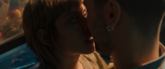 Melanie Olivares sexy, Maria Leon sexy, Aixa Villagran nude, Gisela Arnao nude, Pilar Castro sexy – More the Merrier (Donde caben dos) (2021)