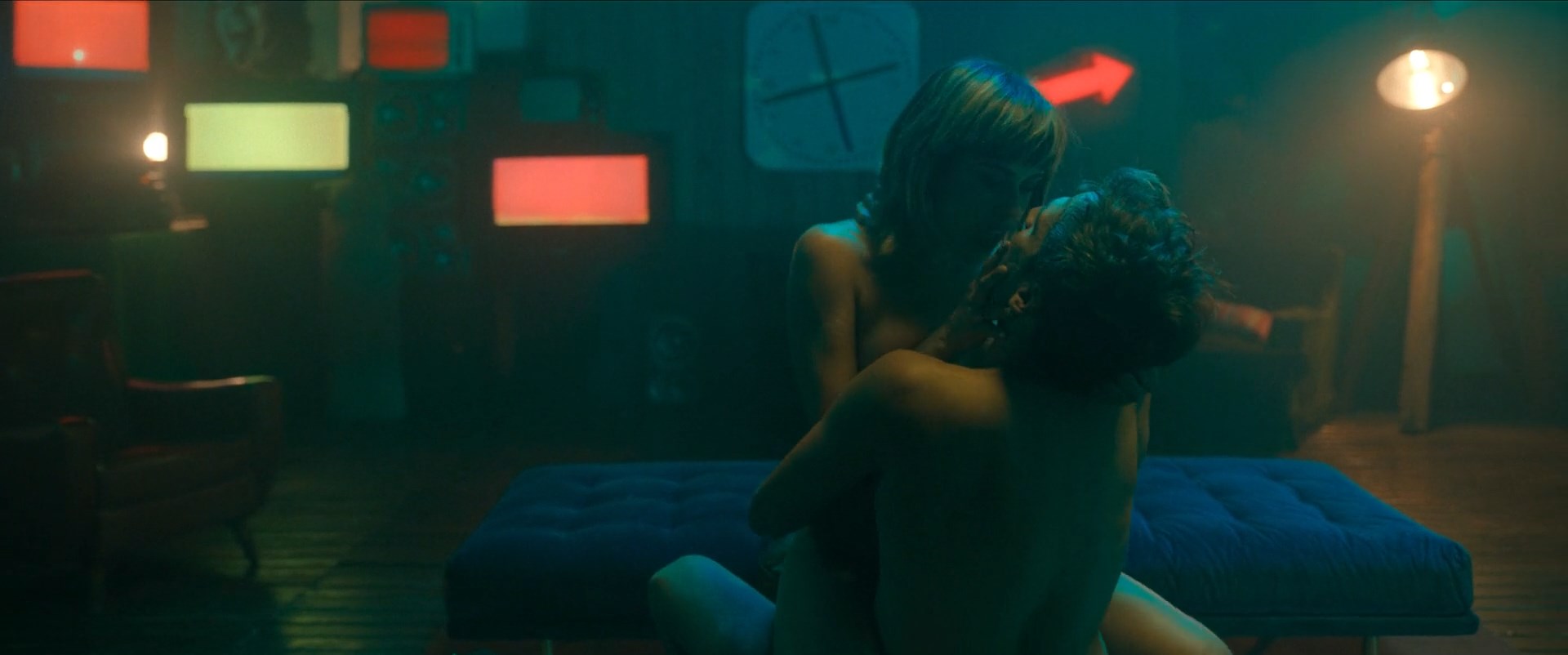 Melanie Olivares sexy, Maria Leon sexy, Aixa Villagran nude, Gisela Arnao nude, Pilar Castro sexy – More the Merrier (Donde caben dos) (2021)
