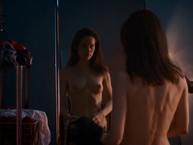 Lea Draeger nude, Dagna Litzenberger-Vinet nude – Das Madchen und die Spinne (2021)