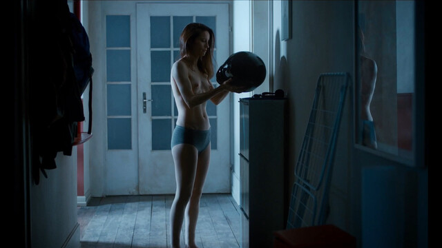 Lea Draeger nude, Dagna Litzenberger-Vinet nude – Das Madchen und die Spinne (2021)