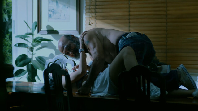 Sarah Patricia Gill sexy, Emma Ribbot sexy – Sitsit (2020)