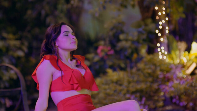 Sarah Patricia Gill sexy, Emma Ribbot sexy – Sitsit (2020)