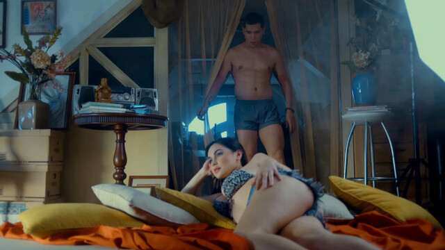 Sarah Patricia Gill sexy, Emma Ribbot sexy – Sitsit (2020)