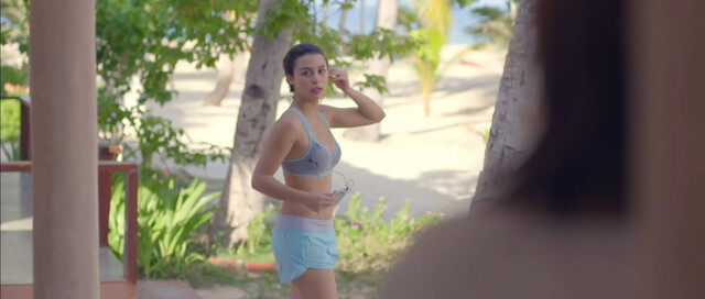 Andi Eigenmann sexy, Arci Munoz sexy, Bela Padilla sexy, Yassi Pressman sexy – Camp Sawi (2016)