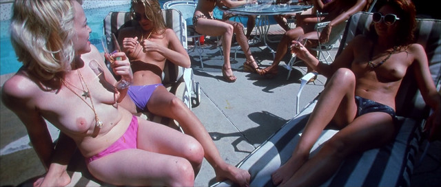 Franka Potente sexy, Monet Mazur sexy, Lola Glaudini sexy, Jennifer Gimenez sexy, Jaime King sexy – Blow (2001)