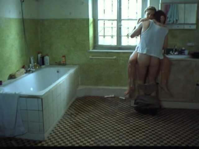 Dafna Rechter nude, Assi Levy nude – Urban Feel - Kesher Ir (1999)