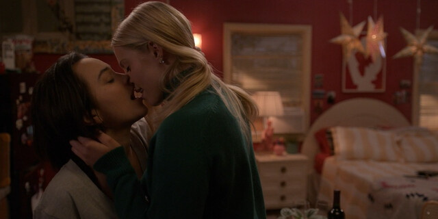 Pauline Chalamet nude, Amrit Kaur sexy, Renee Rapp sexy – The Sex Lives of College Girls s01e07-08 (2021)