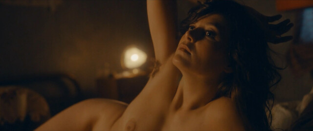 Hanna Plaß nude, Jeanette Hain nude, Sinje Irslinger sexy – Faking Hitler s01e03-04 (2021)