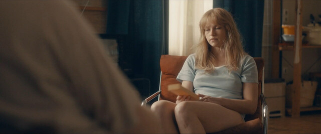 Hanna Plaß nude, Jeanette Hain nude, Sinje Irslinger sexy – Faking Hitler s01e03-04 (2021)