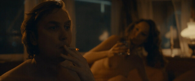 Jeanette Hain nude, Britta Hammelstein nude, Sinje Irslinger nude – Faking Hitler s01e01 (2021)