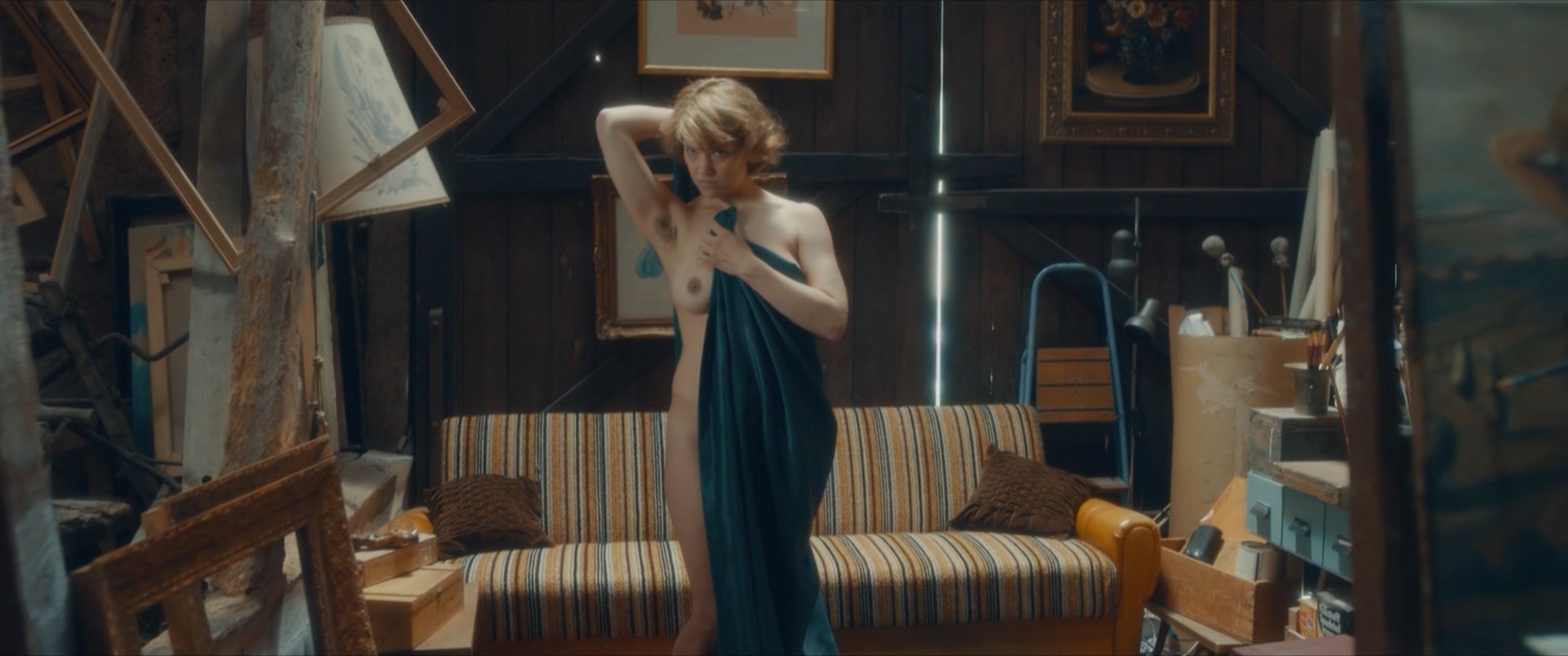 Jeanette Hain nude, Britta Hammelstein nude, Sinje Irslinger nude – Faking Hitler s01e01 (2021)