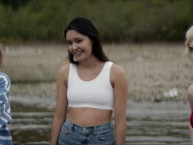 Ella Purnell sexy, Sophie Thatcher sexy, Courtney Eaton sexy – Yellowjackets s01e03 (2021)