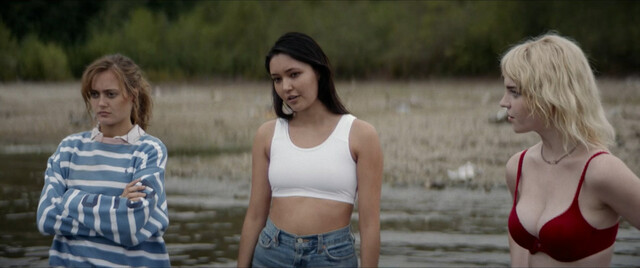 Ella Purnell sexy, Sophie Thatcher sexy, Courtney Eaton sexy – Yellowjackets s01e03 (2021)