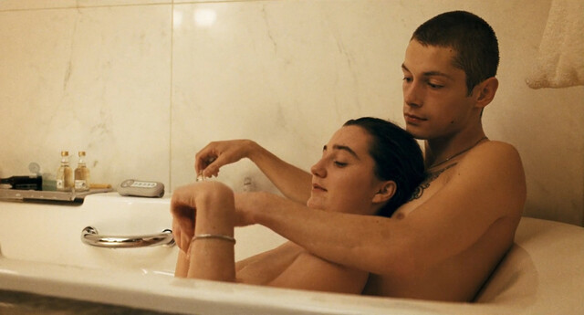 Nina Meurisse nude, Clara Ponsot nude – Complices (2009)
