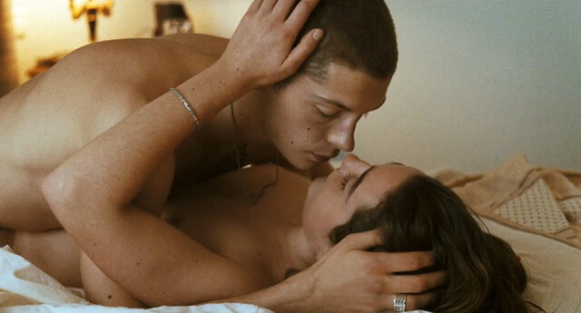 Nina Meurisse nude, Clara Ponsot nude – Complices (2009)