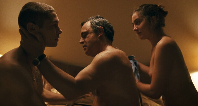 Nina Meurisse nude, Clara Ponsot nude – Complices (2009)