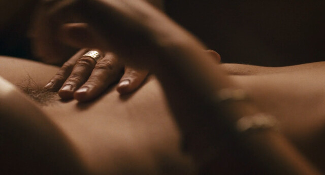 Nina Meurisse nude, Clara Ponsot nude – Complices (2009)