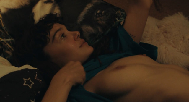 Ana Rujas nude, Sarah Benavente nude, Clara Sans sexy – Cardo s01e04-05 (2021)