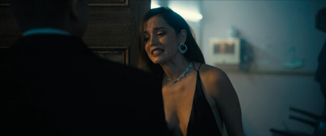 Ana de Armas sexy – No Time to Die (2021)