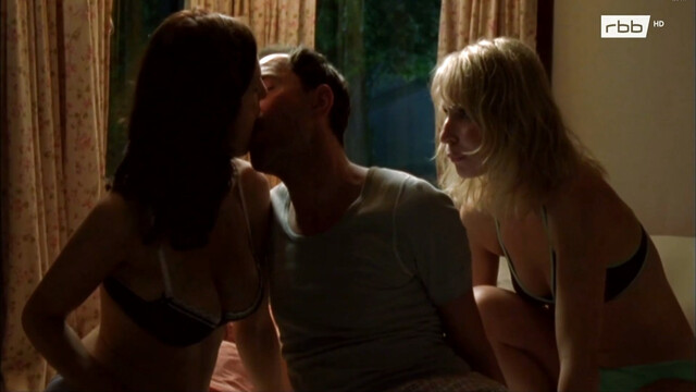 Marie Baumer sexy, Stephanie Schonfeld nude, Lilly Marie Tschortner nude – Haus und Kind (2009)