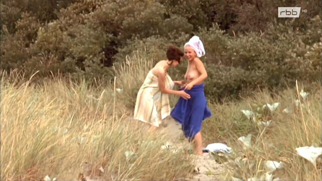 Marie Baumer sexy, Stephanie Schonfeld nude, Lilly Marie Tschortner nude – Haus und Kind (2009)