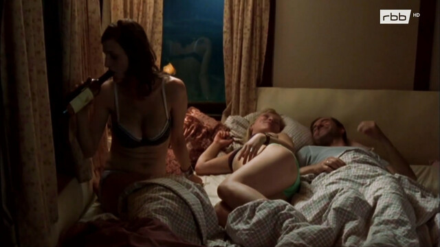Marie Baumer sexy, Stephanie Schonfeld nude, Lilly Marie Tschortner nude – Haus und Kind (2009)