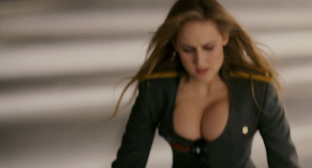 Leelee Sobieski sexy, Tricia Helfer sexy – Walk All Over Me (2007)