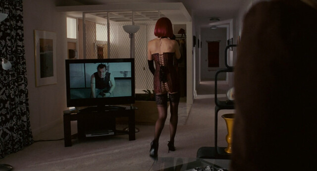 Leelee Sobieski sexy, Tricia Helfer sexy – Walk All Over Me (2007)