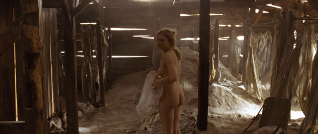 Julia Jentsch nude – Effi Briest (2009)